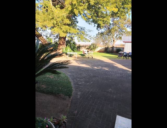3 BEDROOM FREEHOLD FOR SALE IN BARRY HERTZOG PARK